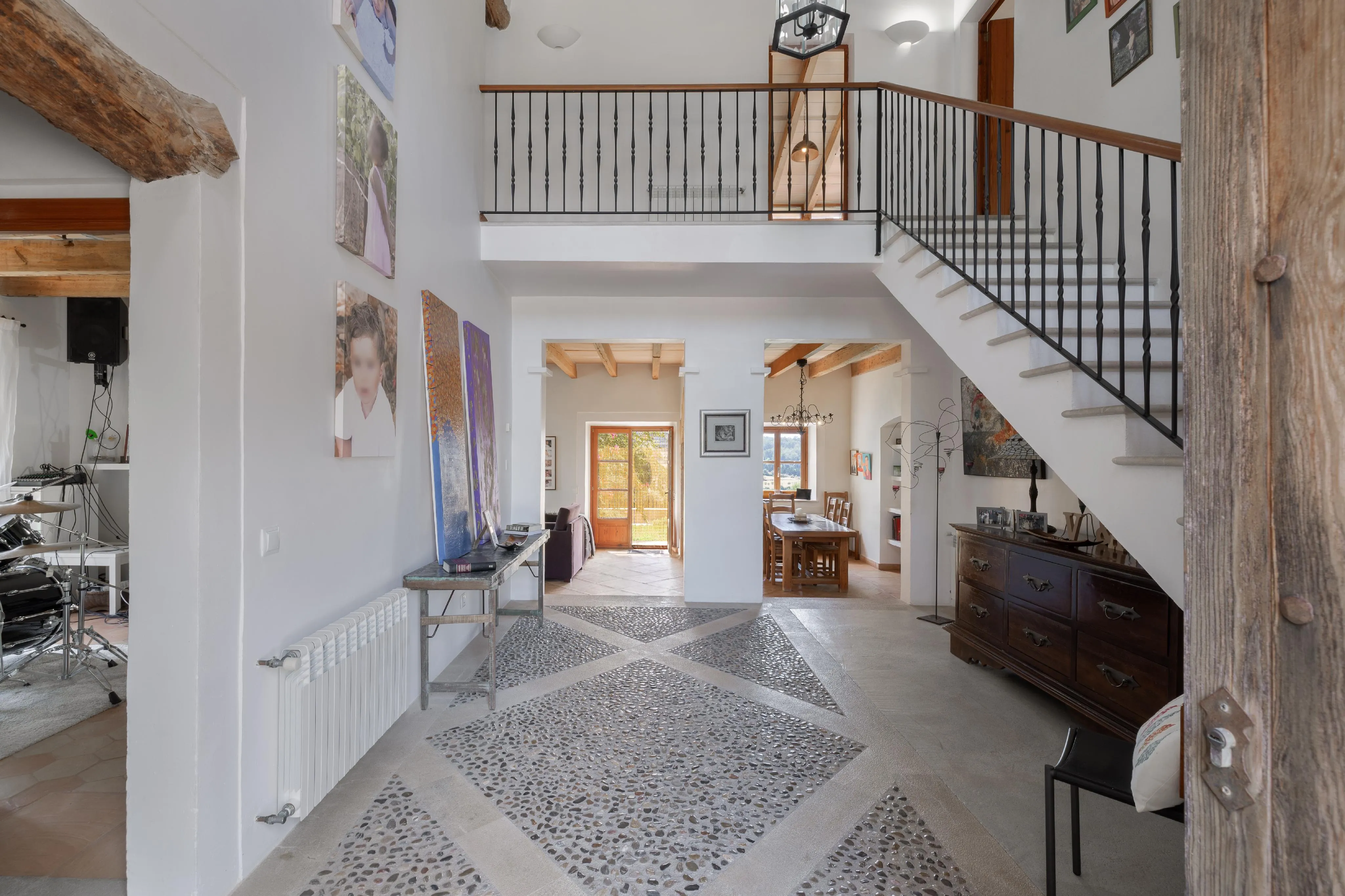 Charmante natuurstenen finca met adembenemend uitzicht-4