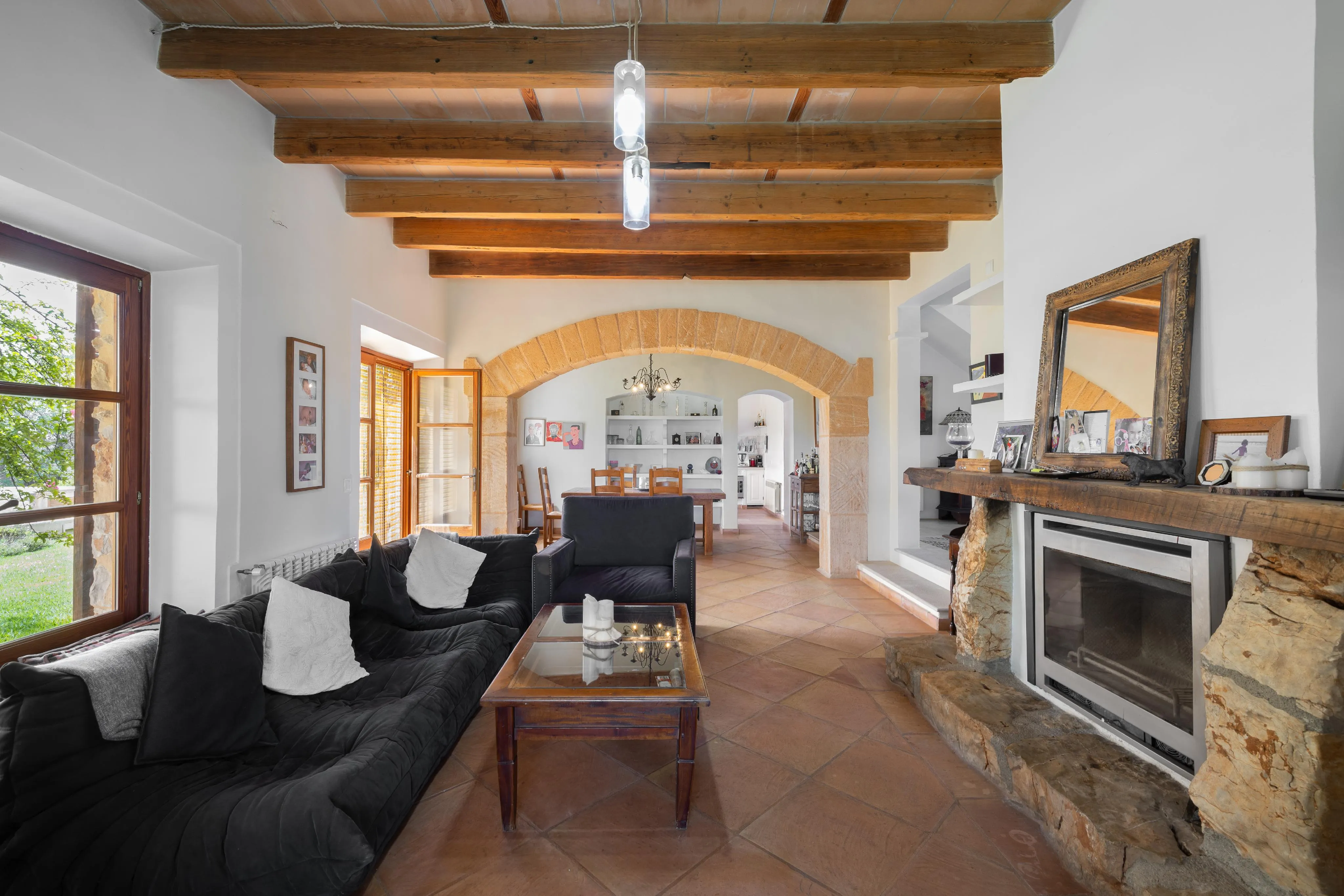 Charmante natuurstenen finca met adembenemend uitzicht-7