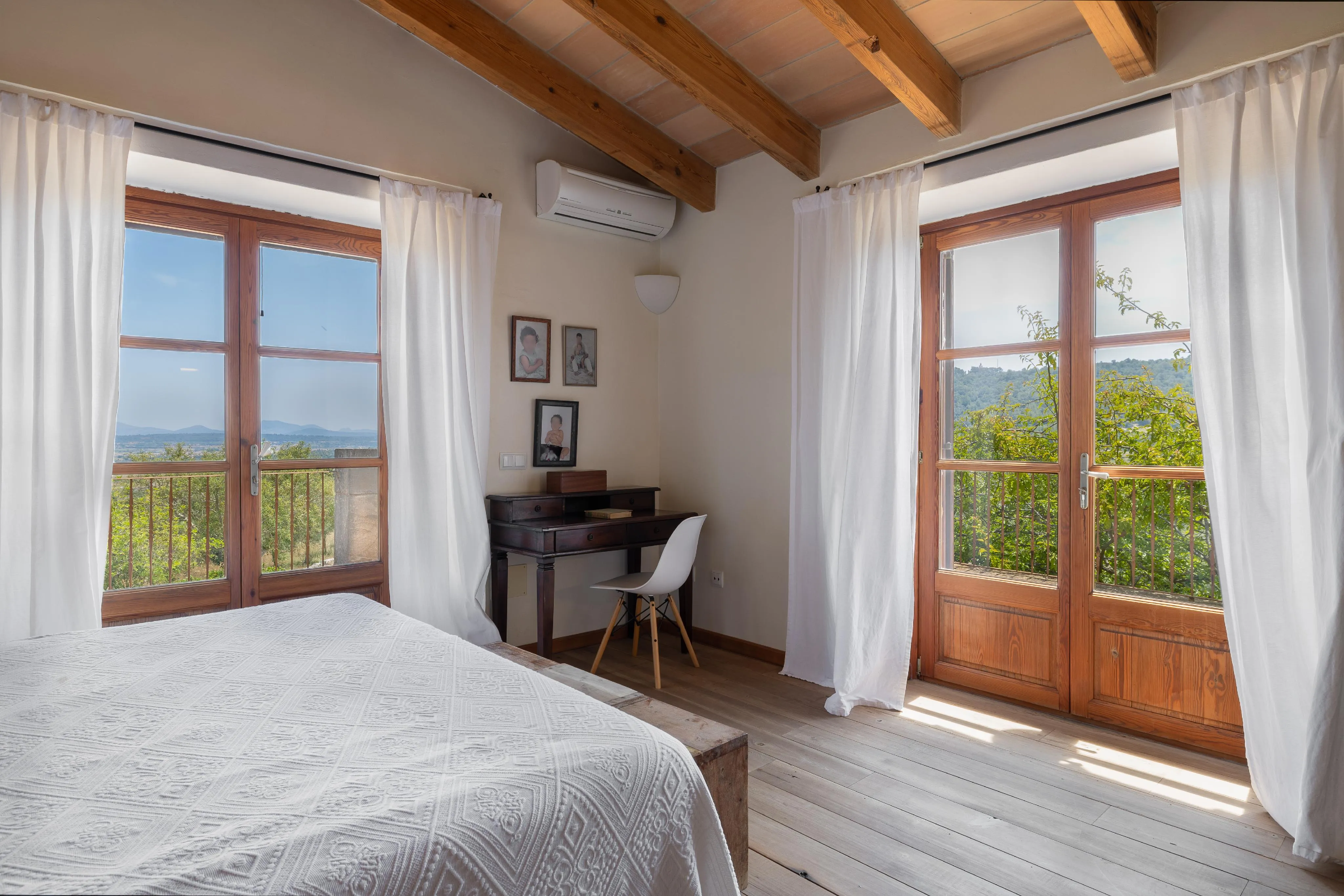 Charmante natuurstenen finca met adembenemend uitzicht-11