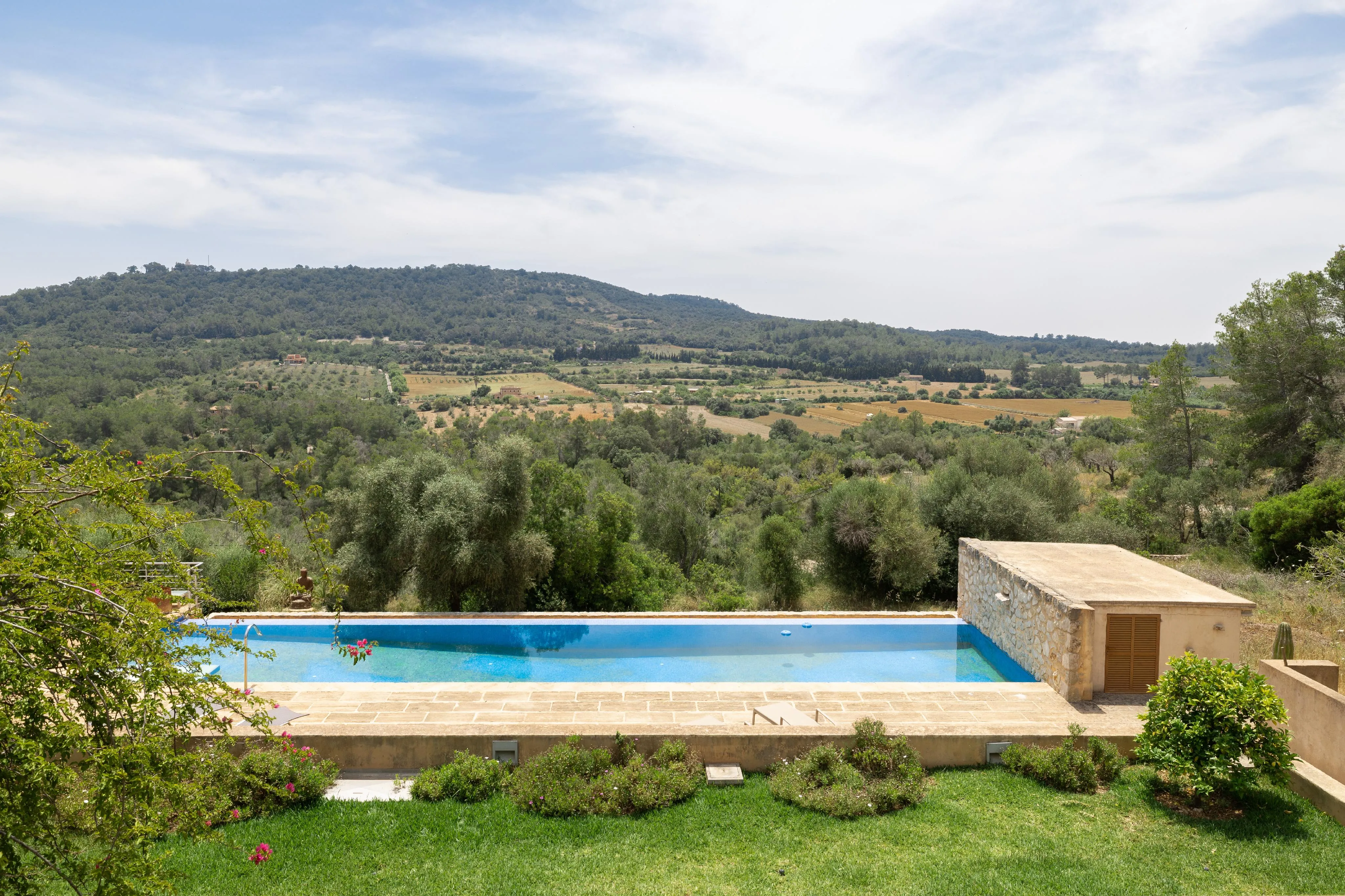 Charmante natuurstenen finca met adembenemend uitzicht-17