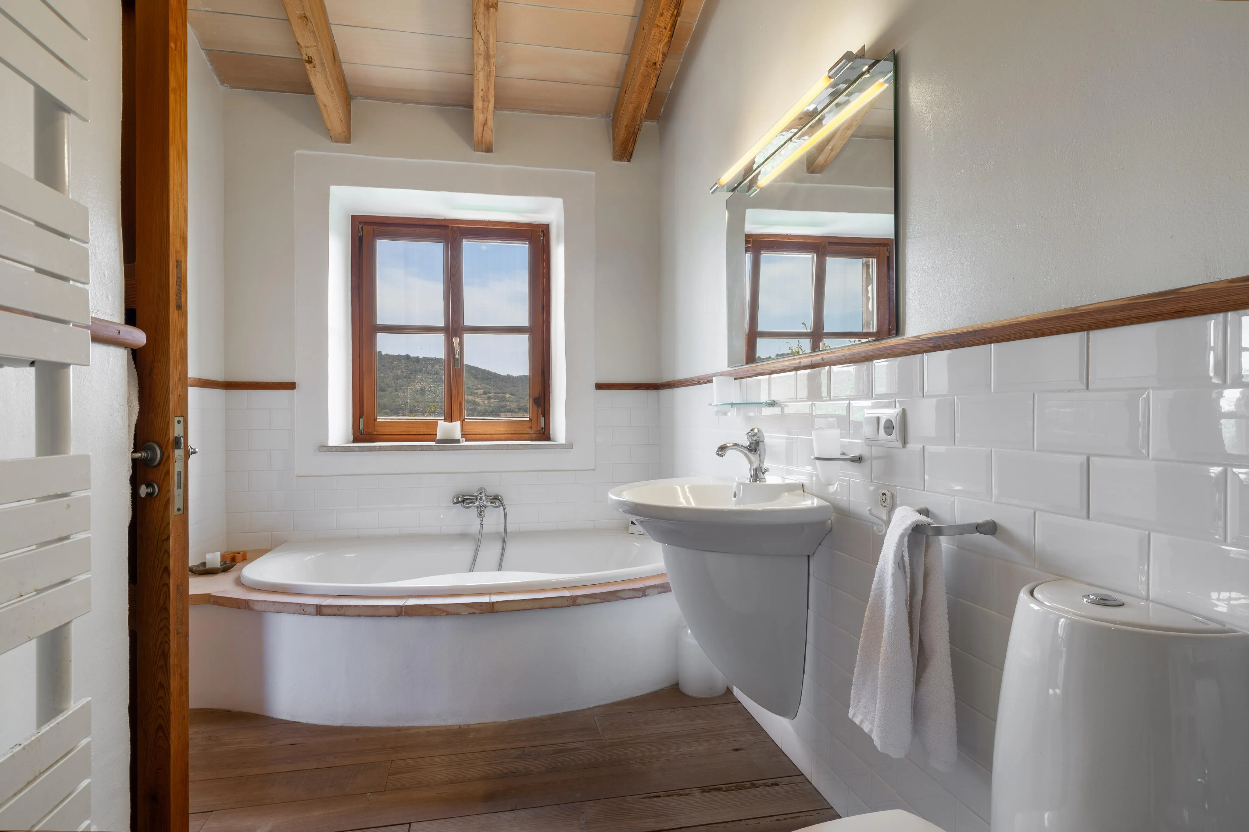 Charmante natuurstenen finca met adembenemend uitzicht-12