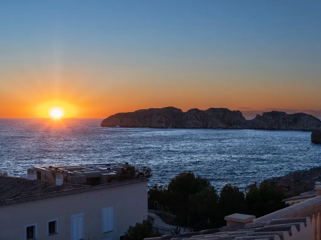 Penthouse med panoramaudsigt direkte ved havet i Nova Santa Ponsa-18