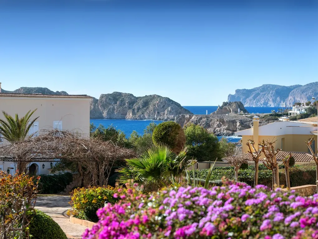 Penthouse med panoramaudsigt direkte ved havet i Nova Santa Ponsa-1