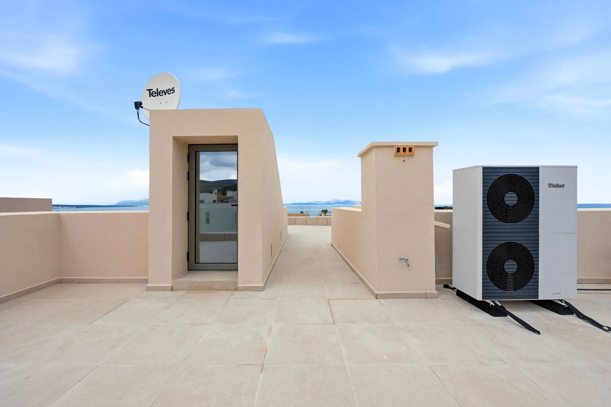 Exclusiva villa de nueva construcción en Colònia de Sant Pere: sueño mediterráneo con piscina y vistas al mar-14