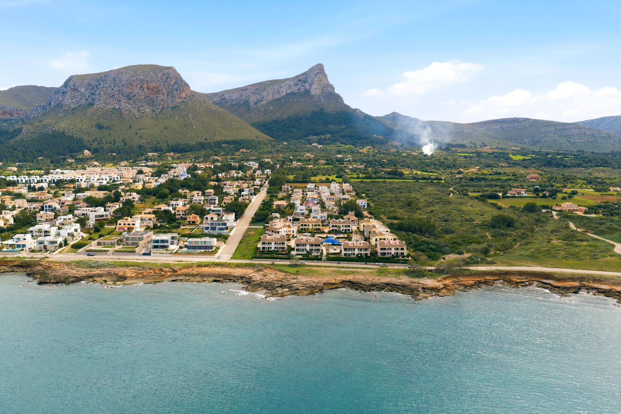 Exclusiva villa de nueva construcción en Colònia de Sant Pere: sueño mediterráneo con piscina y vistas al mar-3