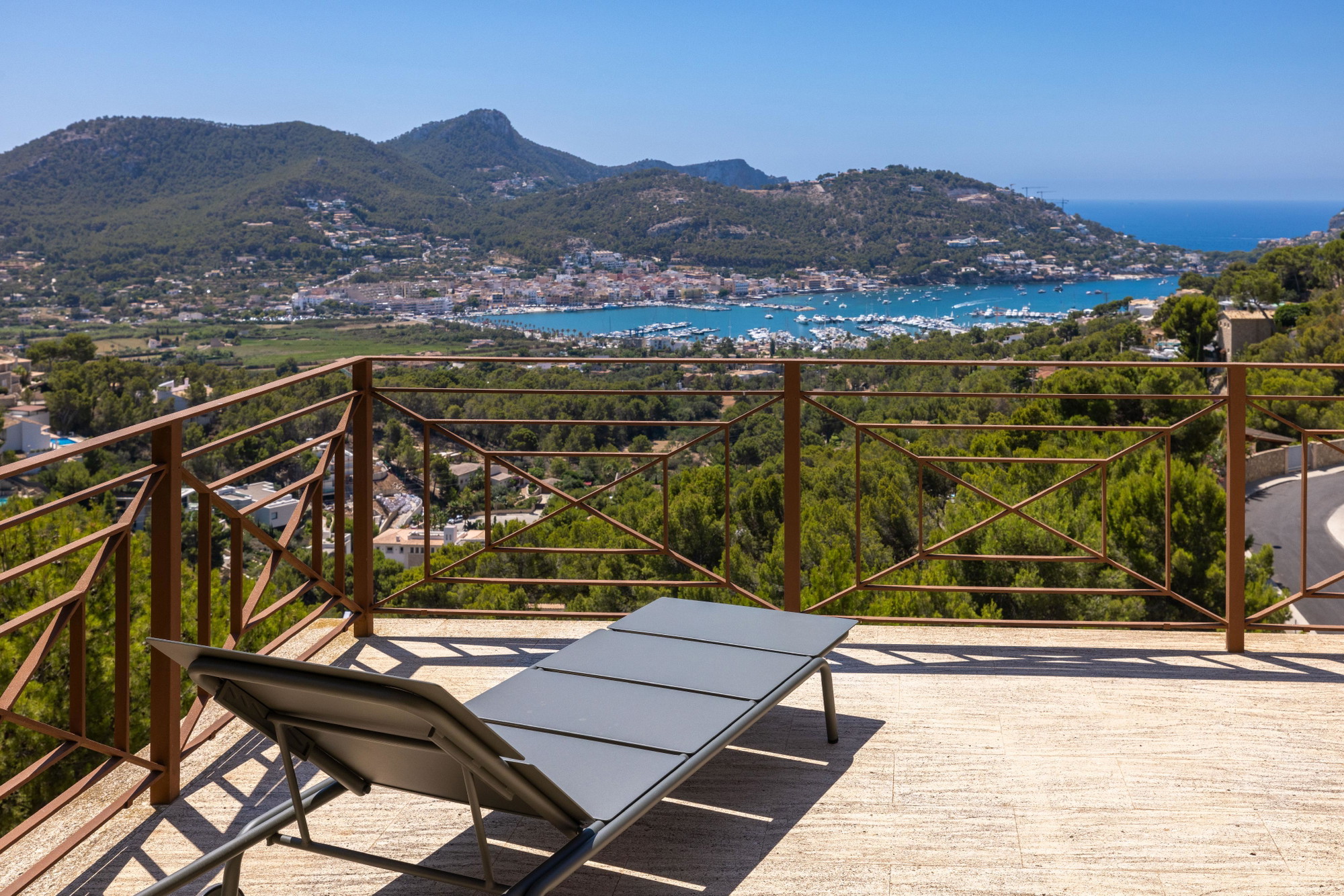 "La Cima", una vila moderna amb vistes al port-34