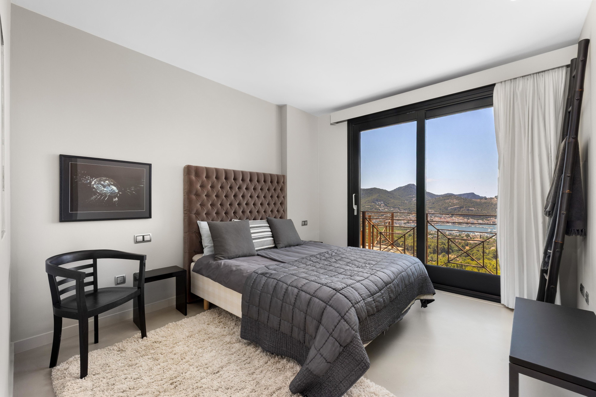 "La Cima", una vila moderna amb vistes al port-18