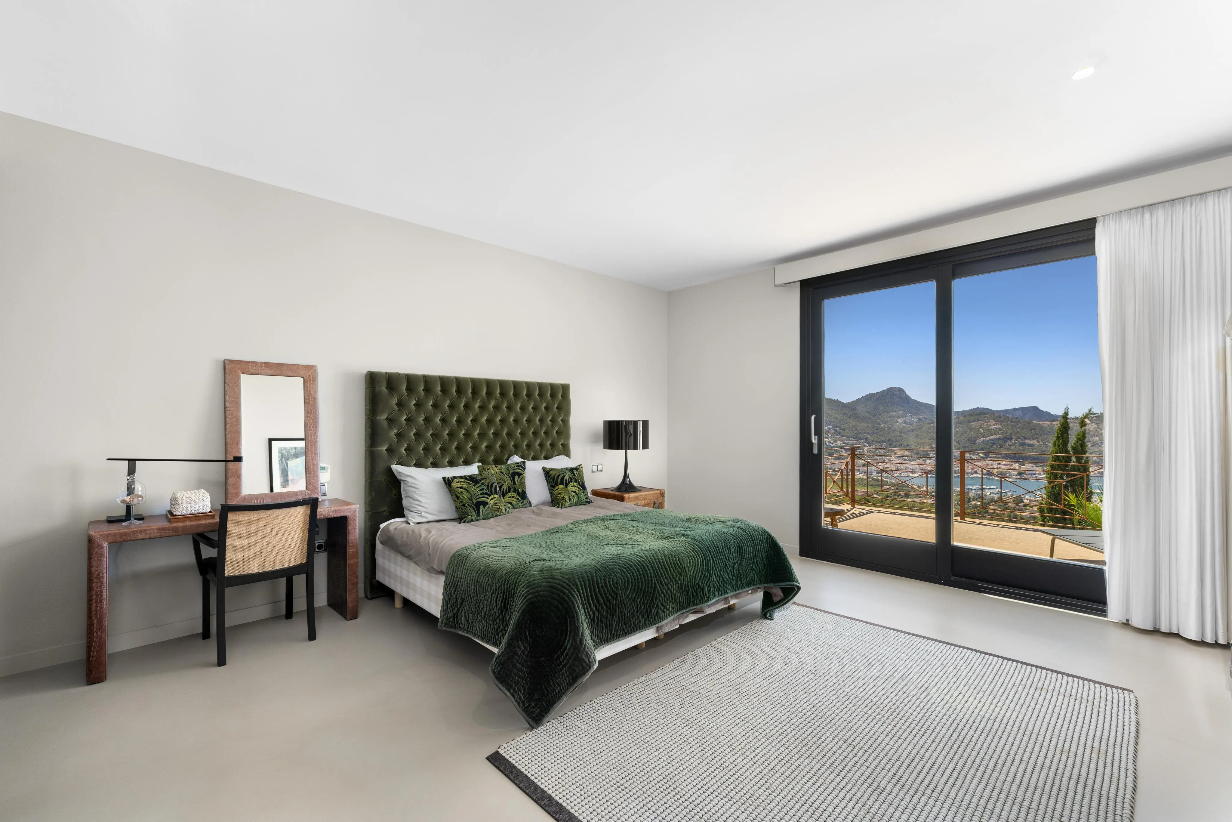 "La Cima" moderne villa med udsigt over havnen-8