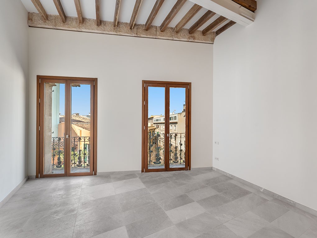 Renoviertes Penthouse mit Dachterrasse, Lift und atemberaubendem Panoramablick-7