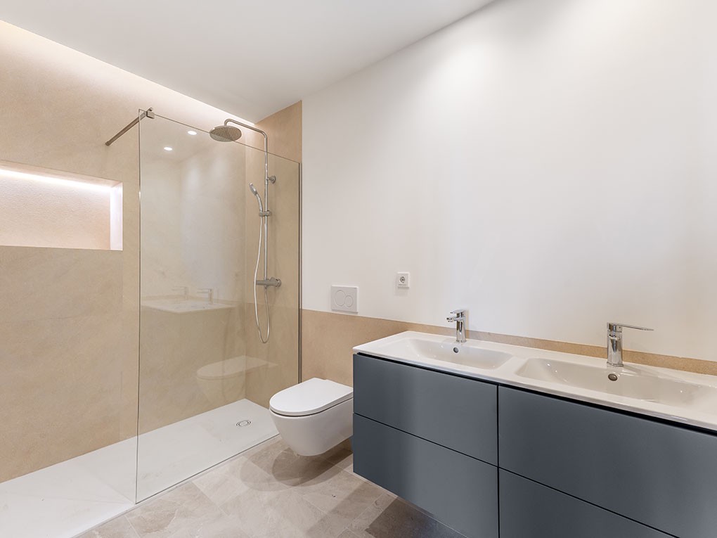 Renoviertes Penthouse mit Dachterrasse, Lift und atemberaubendem Panoramablick-8