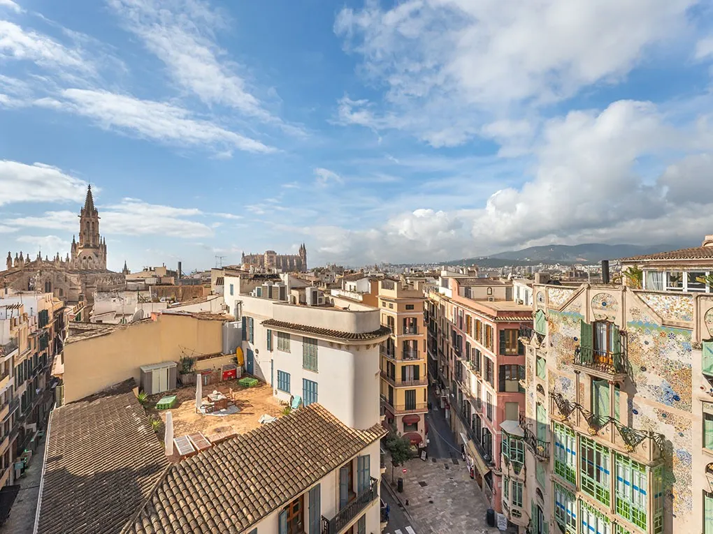 Wyremontowany penthouse z tarasem na dachu, windą i zapierającym dech w piersiach panoramicznym widokiem-13