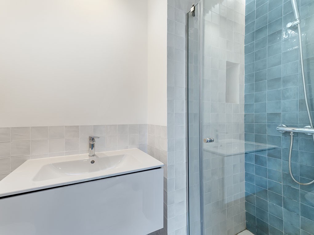 Renoviertes Penthouse mit Dachterrasse, Lift und atemberaubendem Panoramablick-10