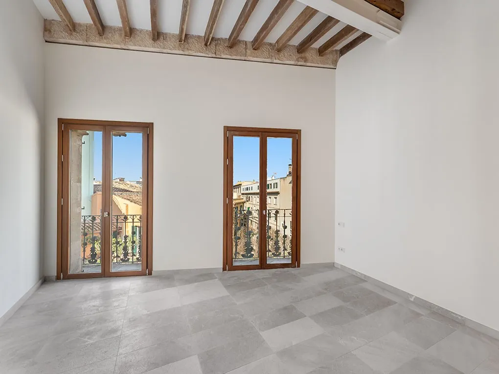 Wyremontowany penthouse z tarasem na dachu, windą i zapierającym dech w piersiach panoramicznym widokiem-7