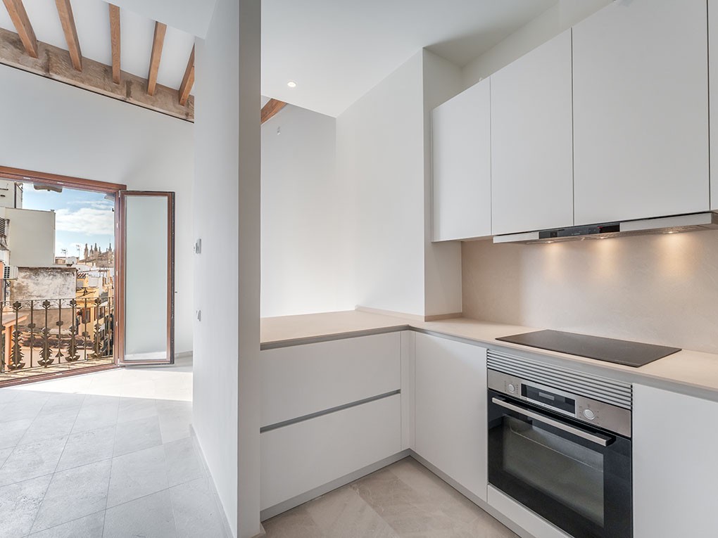 Renoviertes Penthouse mit Dachterrasse, Lift und atemberaubendem Panoramablick-6