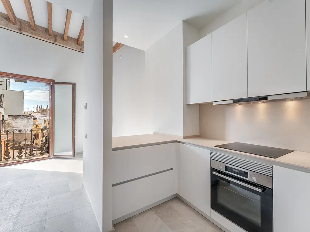Renoviertes Penthouse mit Dachterrasse, Lift und atemberaubendem Panoramablick-6