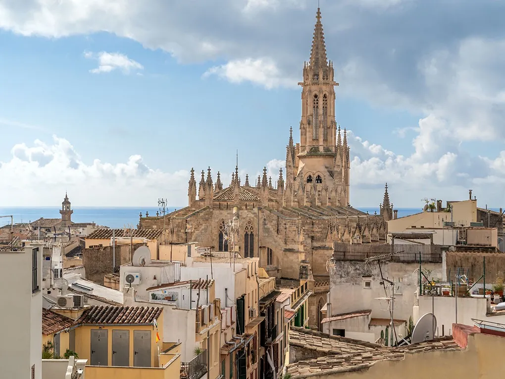 Wyremontowany penthouse z tarasem na dachu, windą i zapierającym dech w piersiach panoramicznym widokiem-2