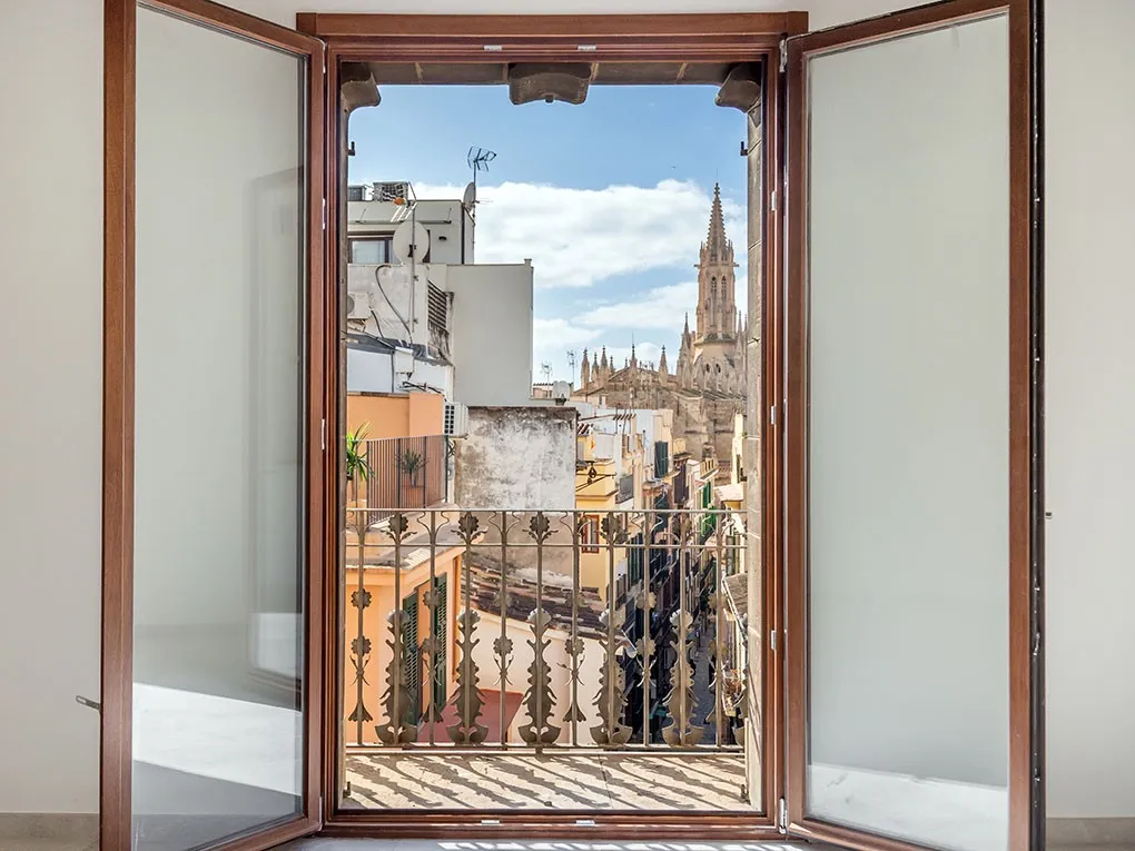 Wyremontowany penthouse z tarasem na dachu, windą i zapierającym dech w piersiach panoramicznym widokiem-5