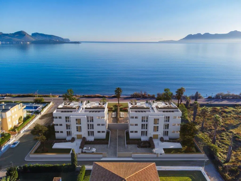 Exclusive residential penthouse project on the seafront-11