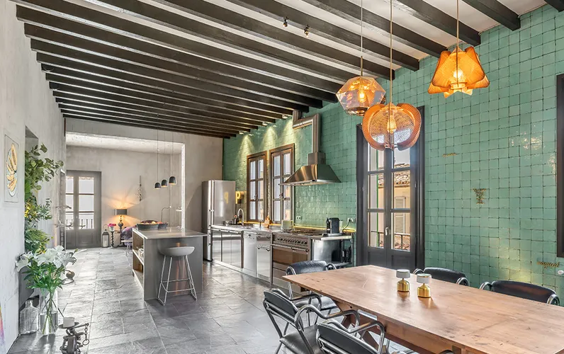 Magnificent designer penthouse in the Old Town New York style