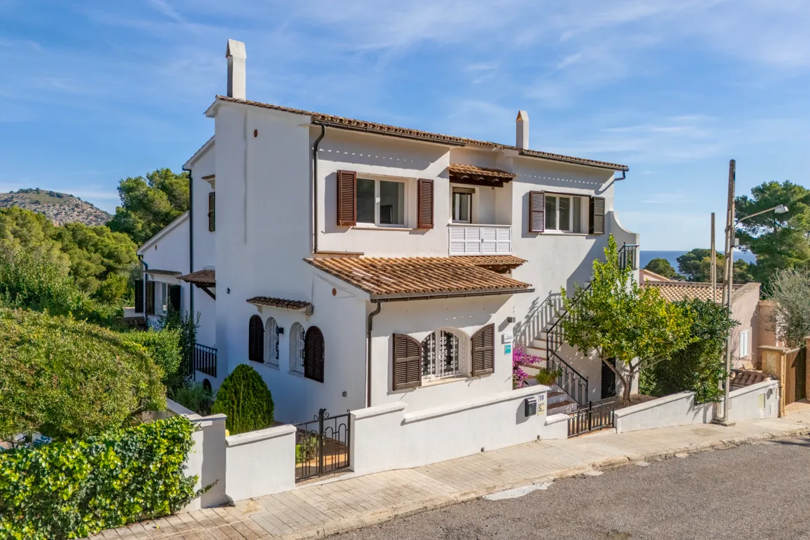 Exclusive villa with rental license near the bathing bay-14