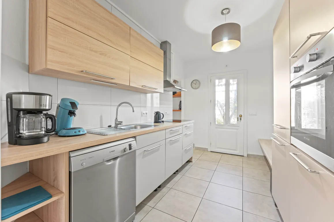 Exclusive villa with rental license near the bathing bay-7