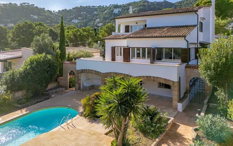 Vila exclusiva prop de la badia