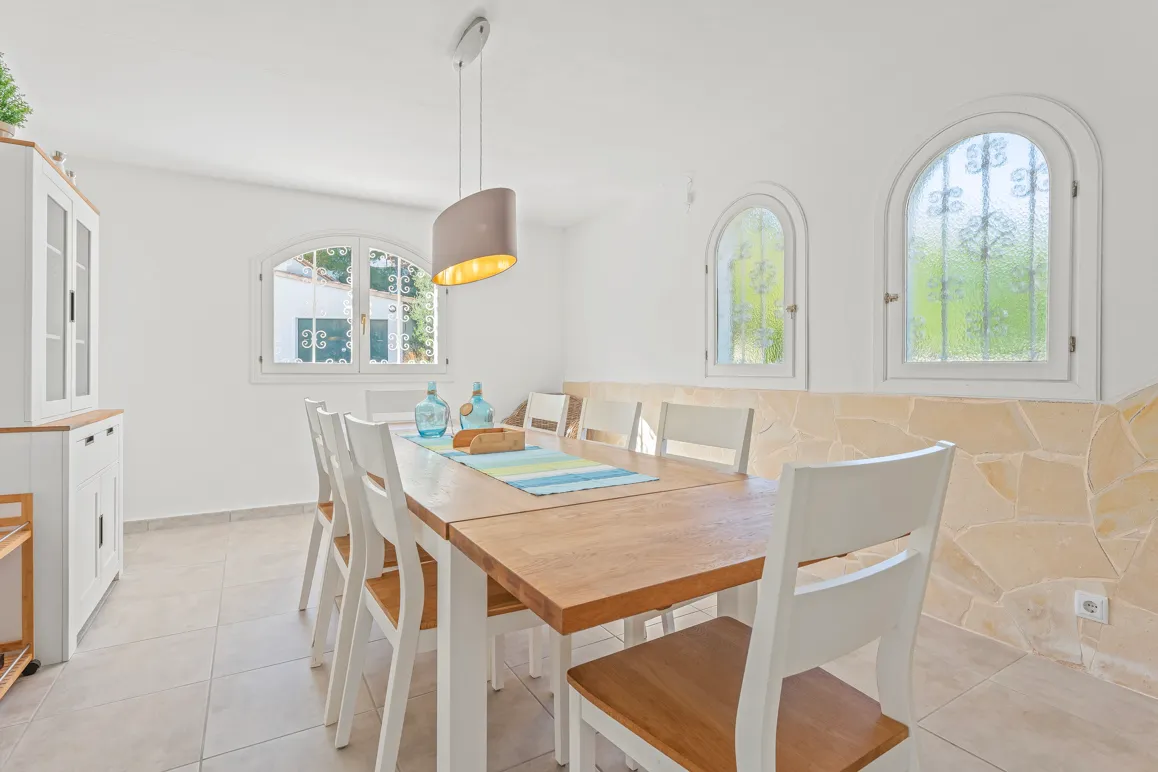 Exclusive villa with rental license near the bathing bay-8