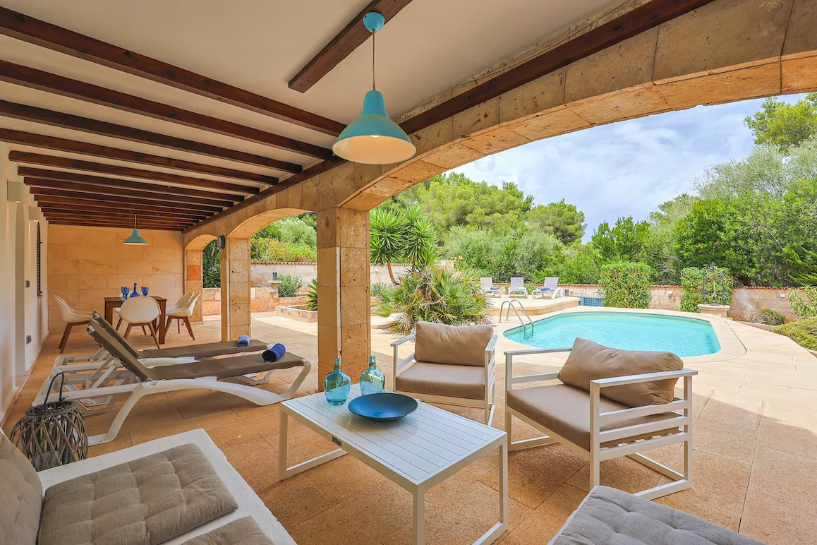 Exclusive villa with rental license near the bathing bay-2