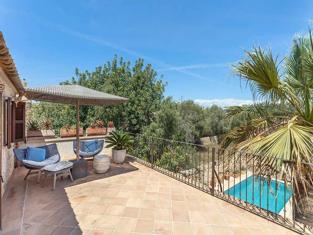 Exceptional detached townhouse with large pool, garden, three terraces & guest house-13