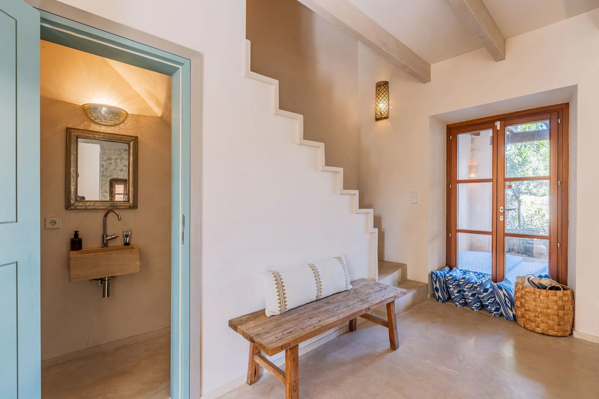 Exceptional detached townhouse with large pool, garden, three terraces & guest house-6