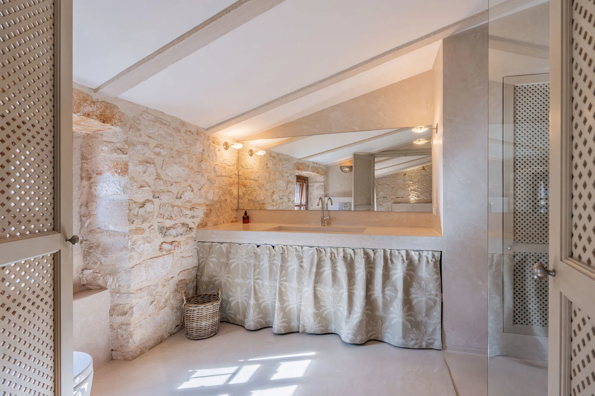 Exceptional detached townhouse with large pool, garden, three terraces & guest house-11