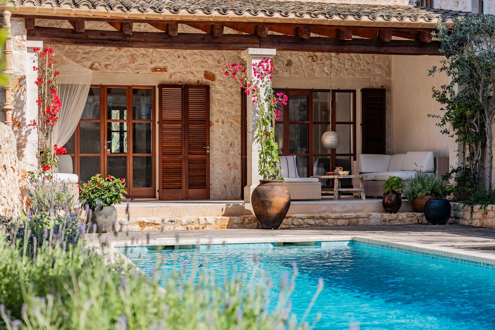 Exceptional detached townhouse with large pool, garden, three terraces & guest house-15