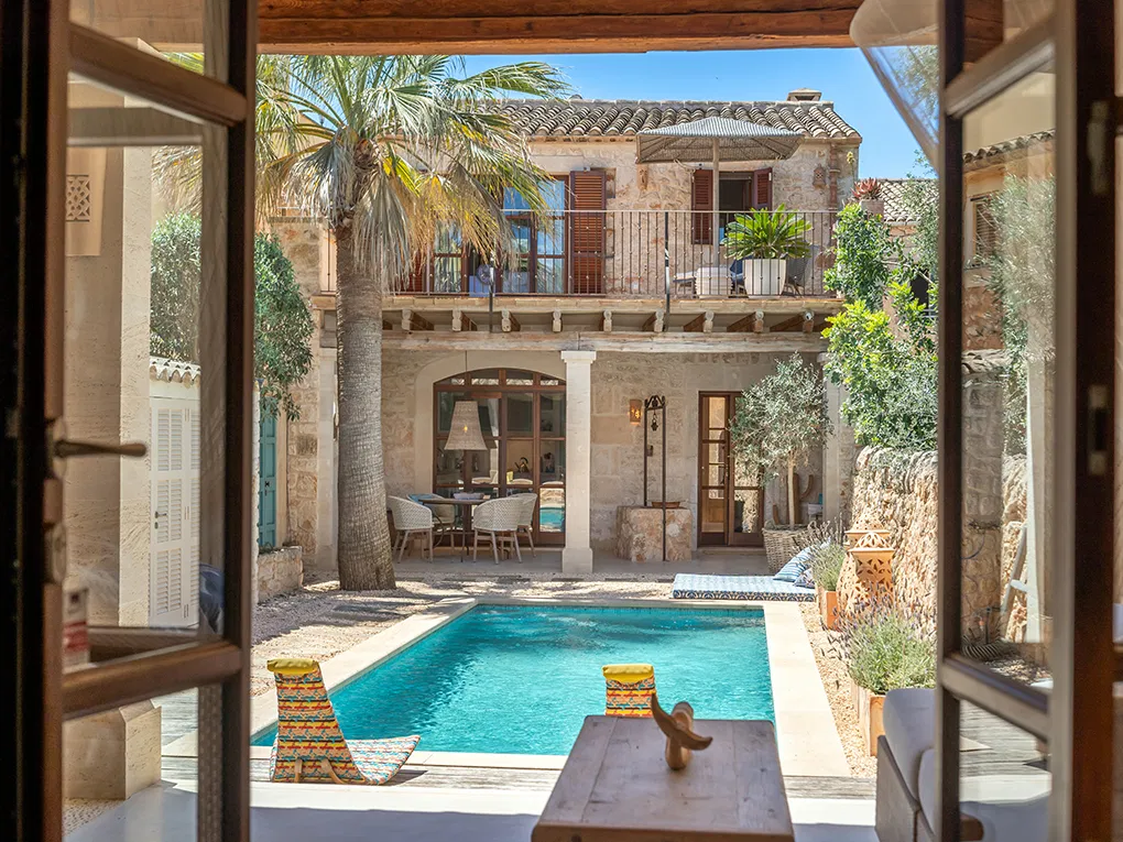 Exceptional detached townhouse with large pool, garden, three terraces & guest house-1