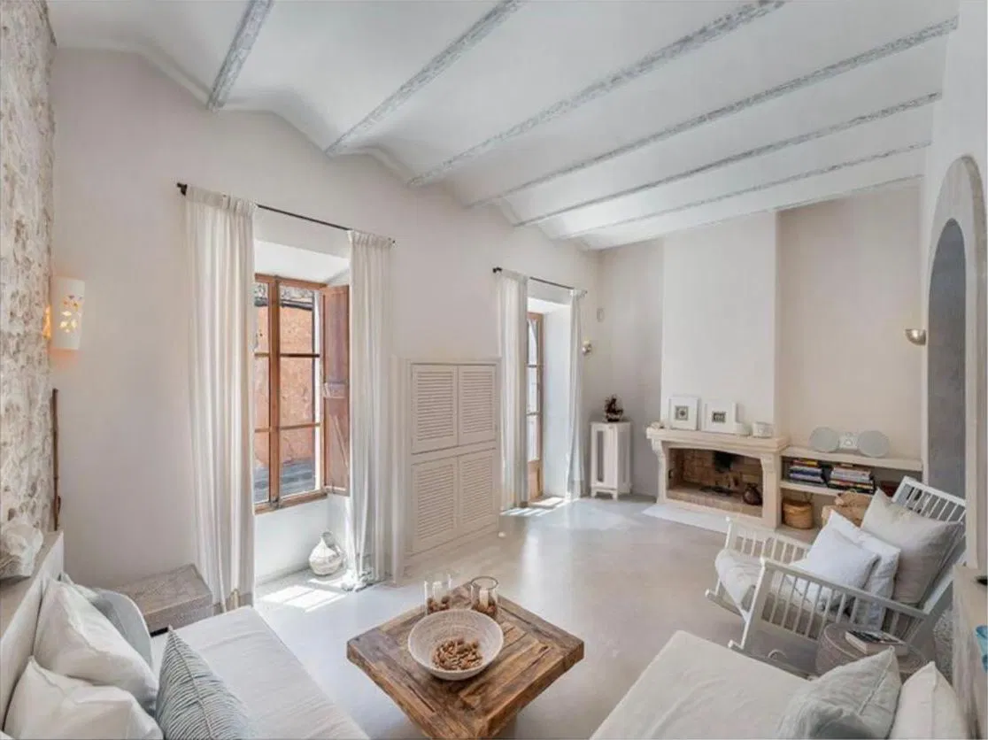 Exceptional detached townhouse with large pool, garden, three terraces & guest house-12