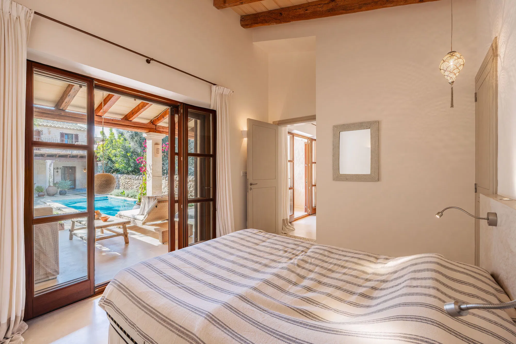 Exceptional detached townhouse with large pool, garden, three terraces & guest house-16