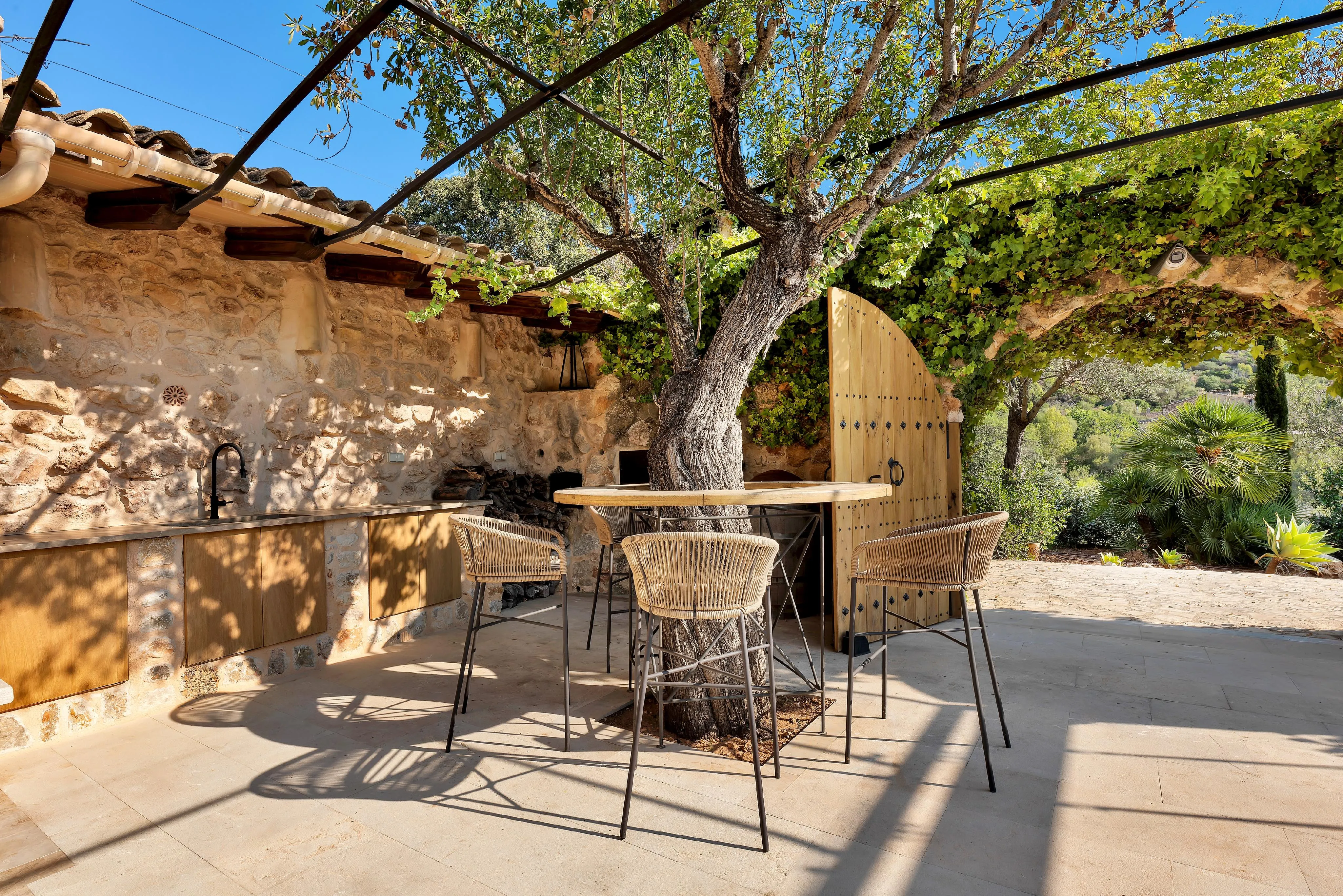 Autentisk mallorcinsk, stilfuldt moderniseret - et refugium med sjæl-13