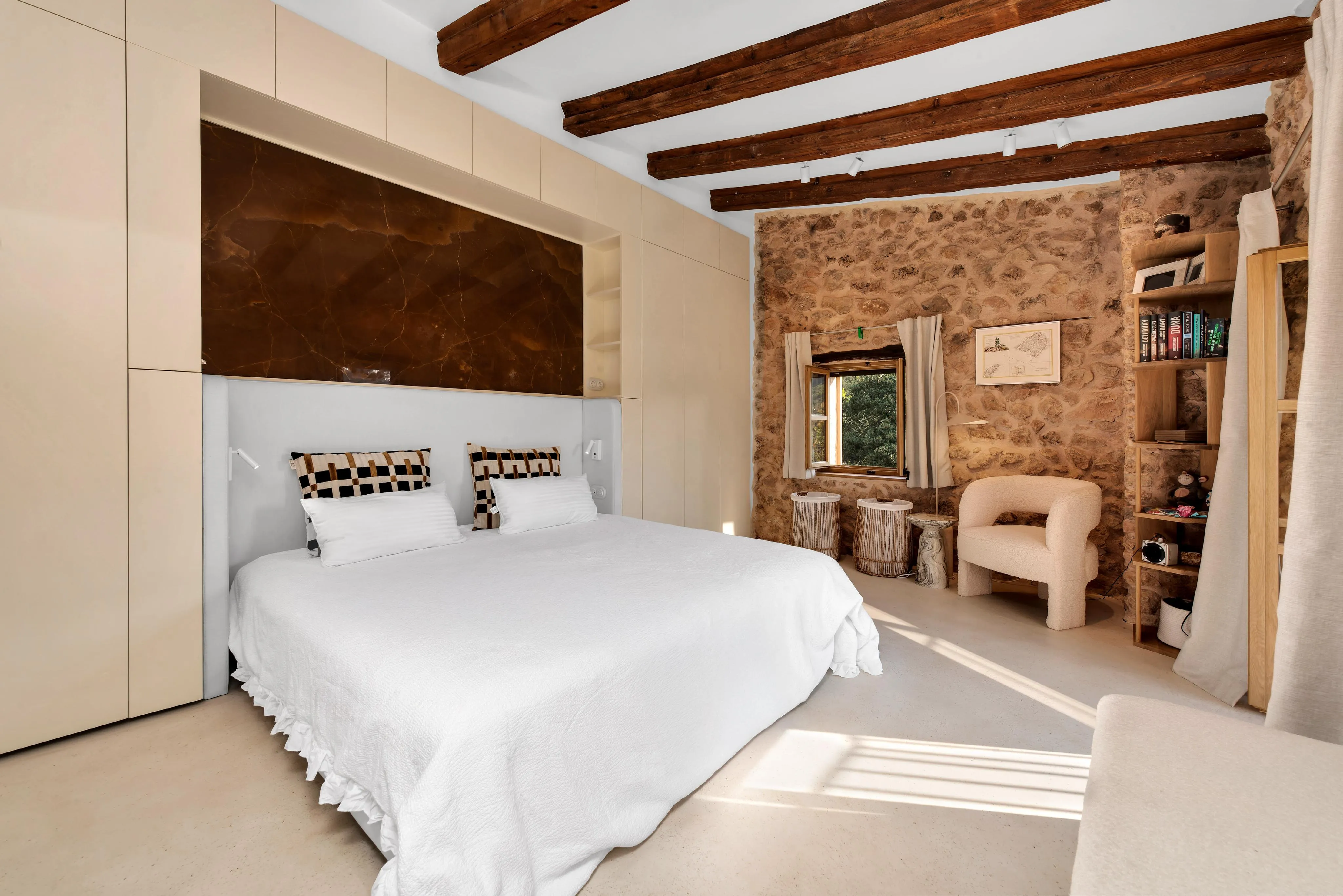 Autentisk mallorcinsk, stilfuldt moderniseret - et refugium med sjæl-11