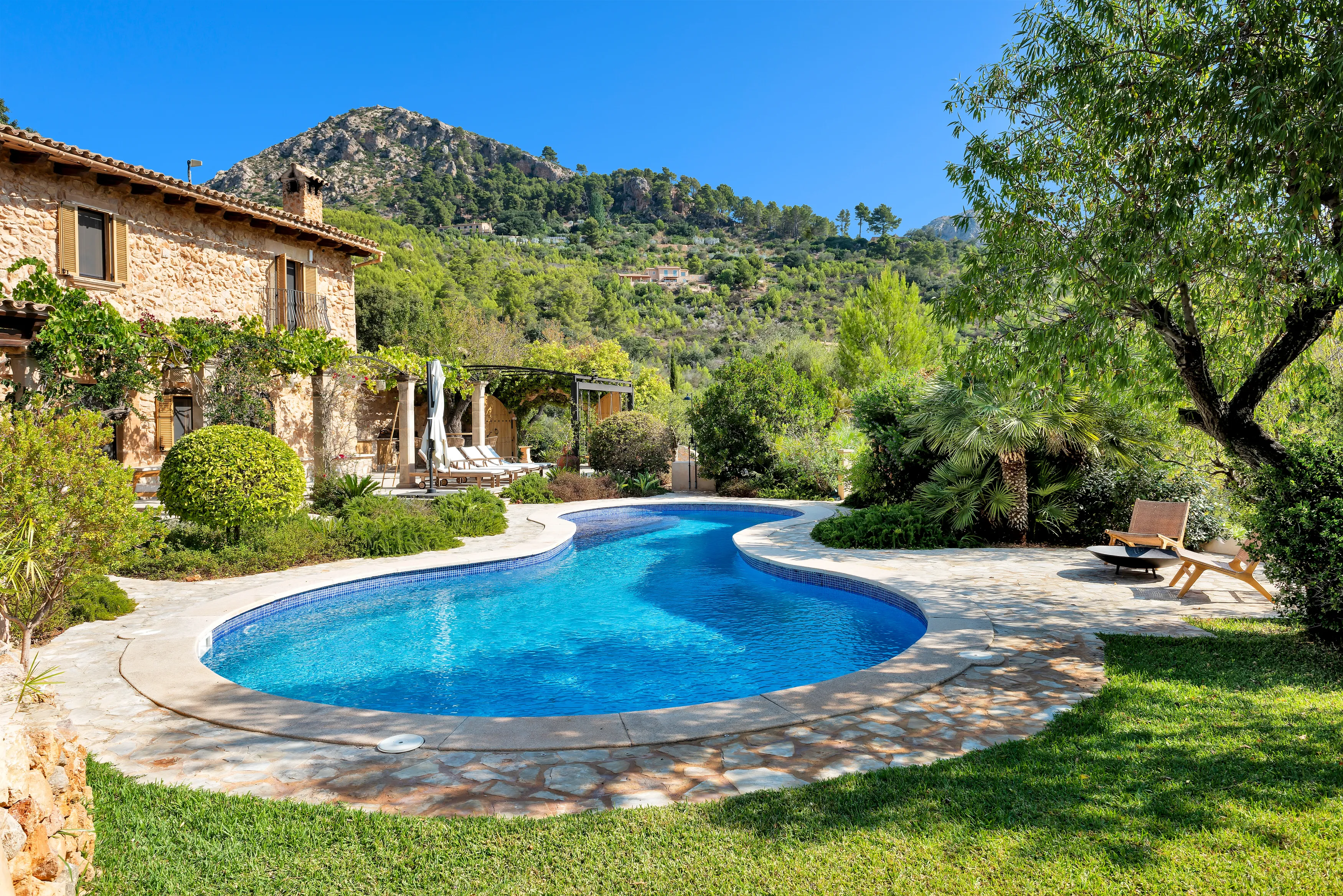 Autentisk mallorcinsk, stilfuldt moderniseret - et refugium med sjæl-9