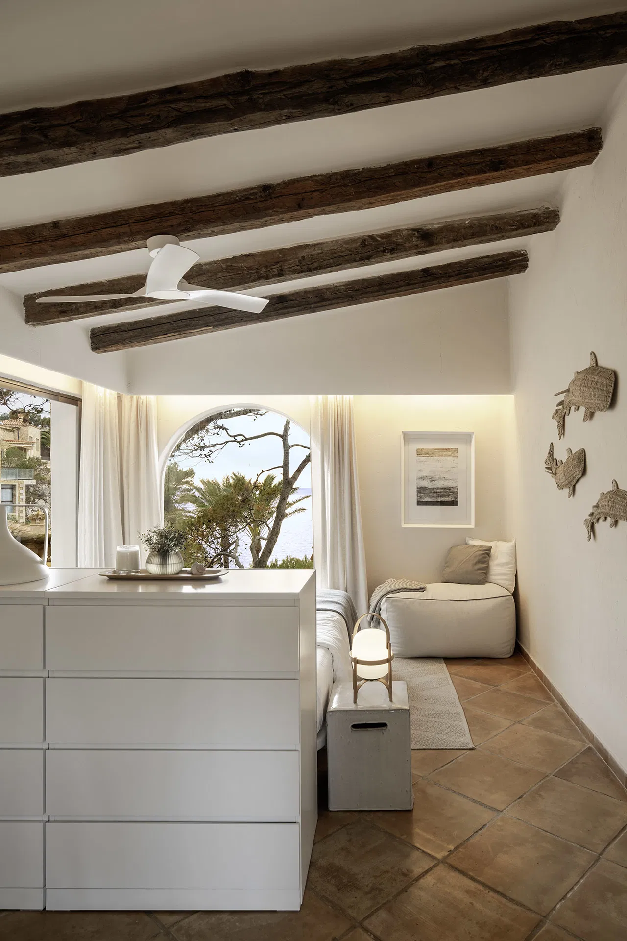 An exceptional seafront retreat-29