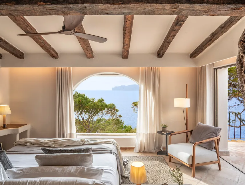 Charmig finca vid havet med pool och utsikt över solnedgången-10