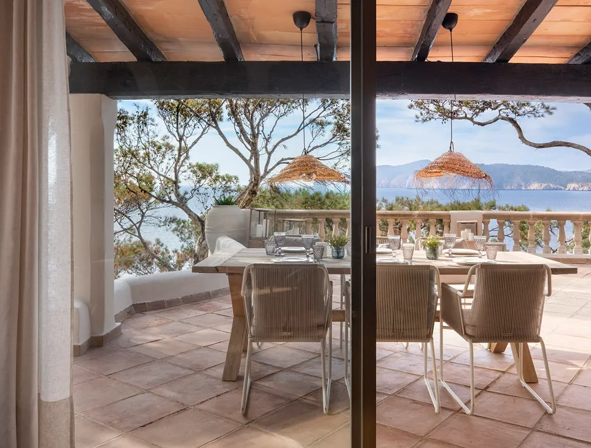 Charmig finca vid havet med pool och utsikt över solnedgången-16