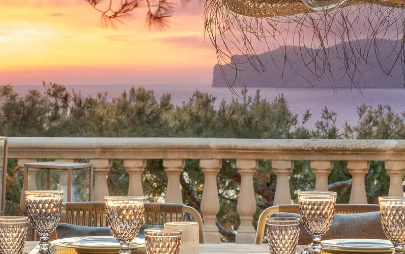 Incantevole finca sul mare con piscina e vista sul tramonto