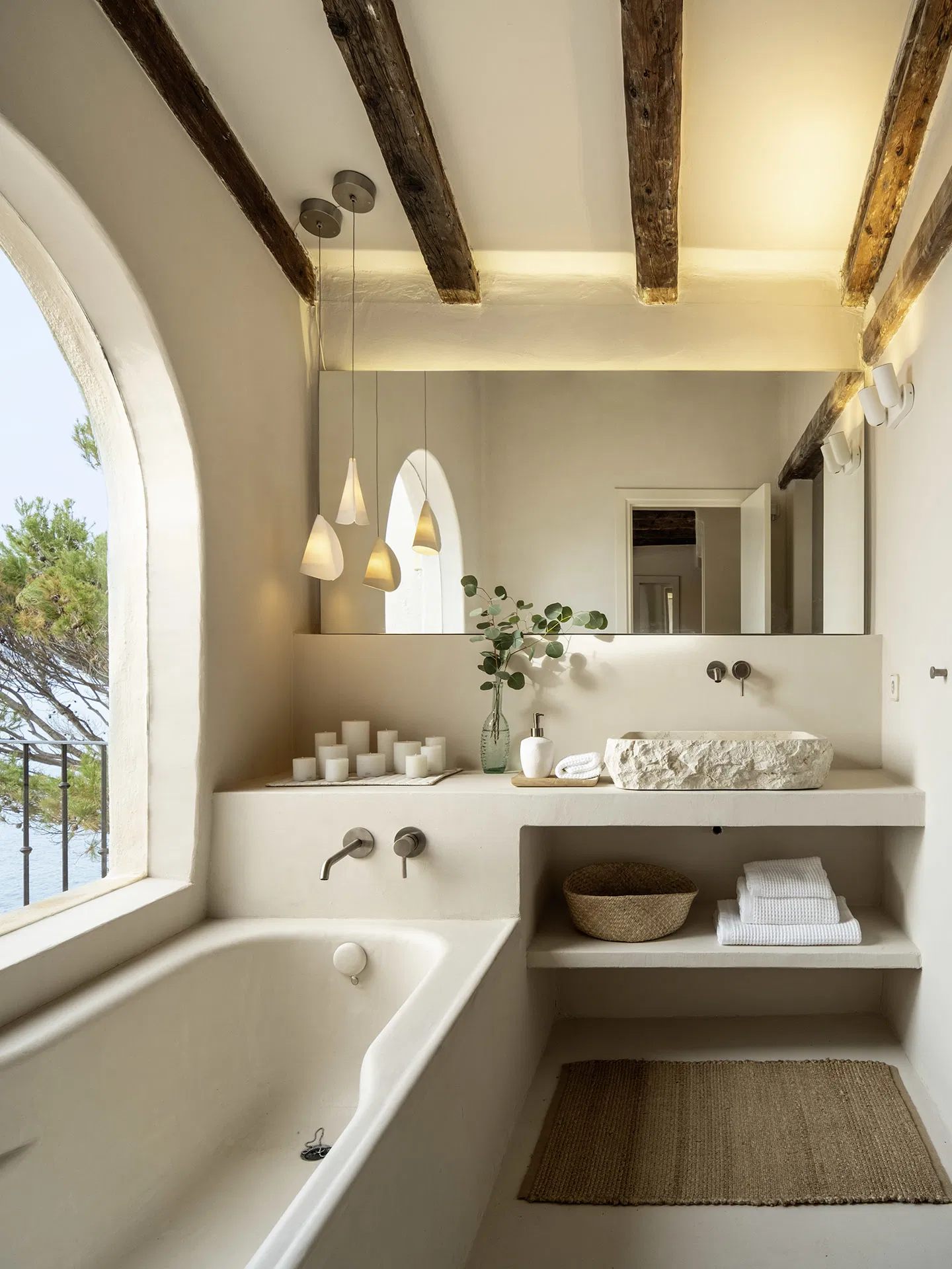 An exceptional seafront retreat-17