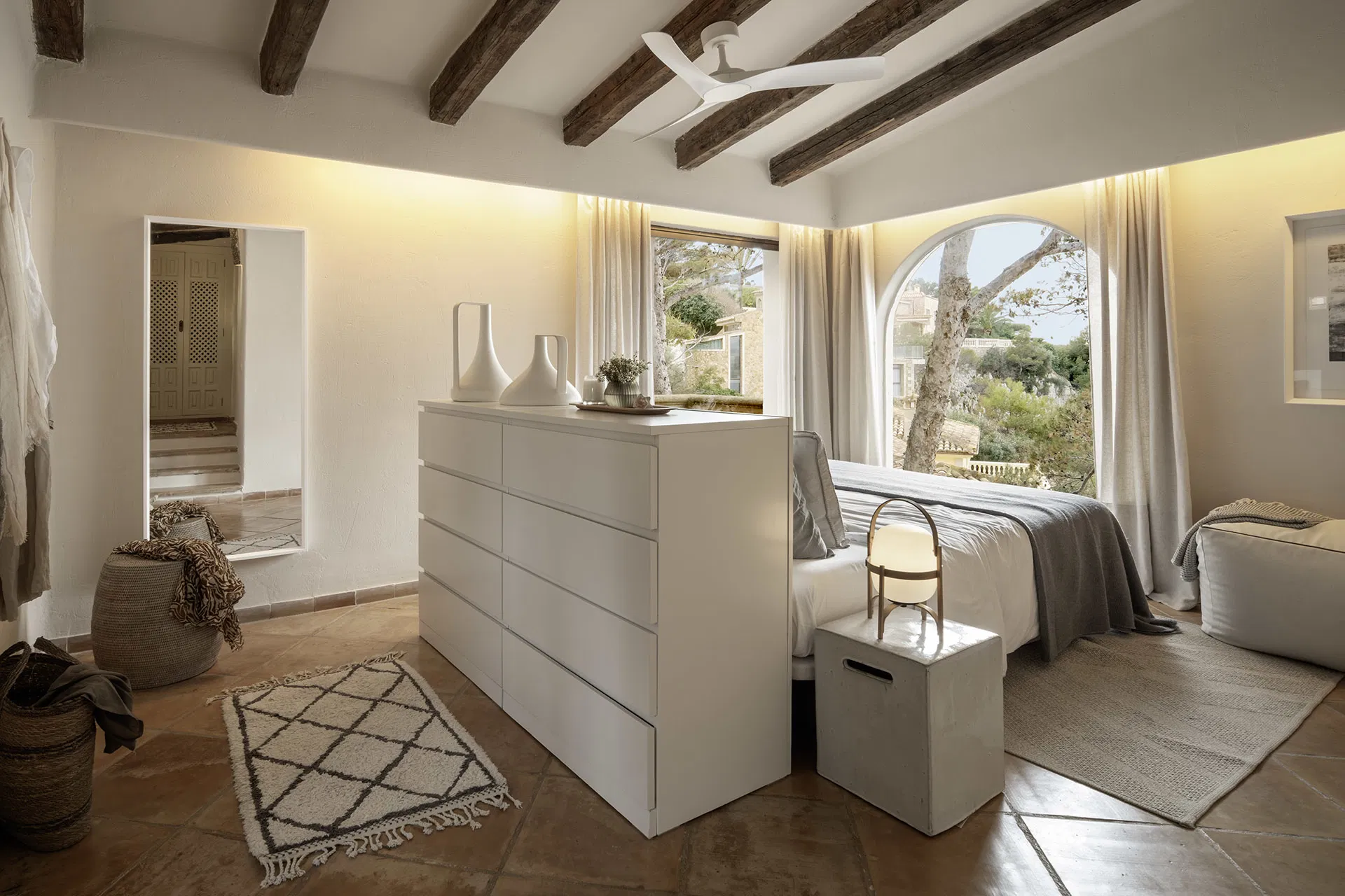 An exceptional seafront retreat-28