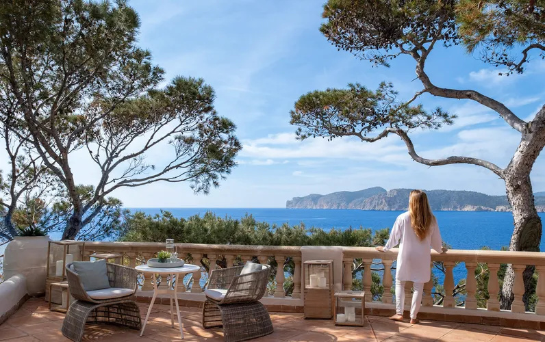 An exceptional seafront retreat