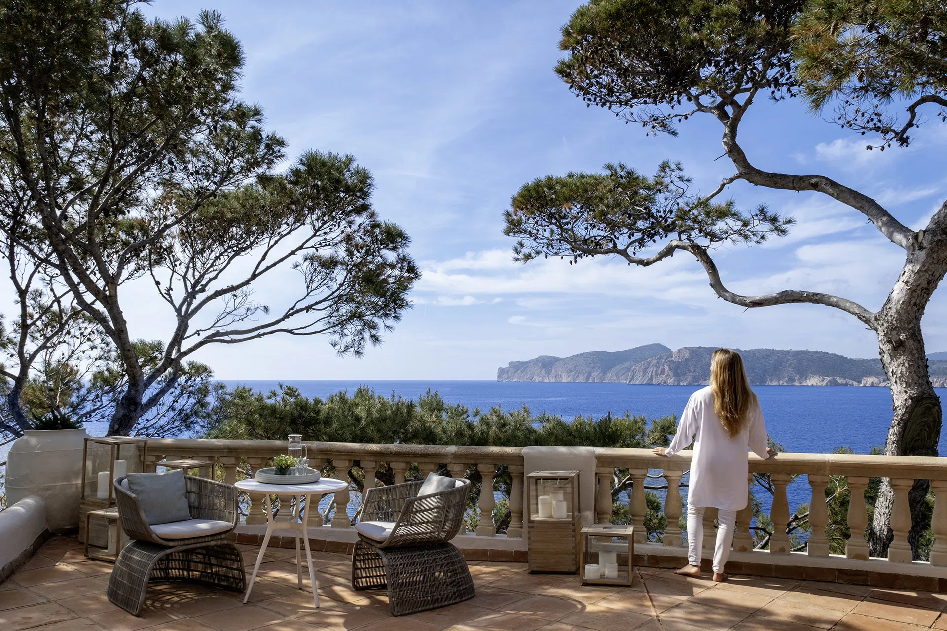An exceptional seafront retreat-1