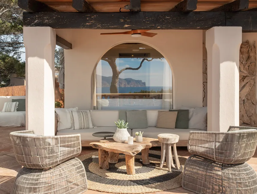 Charmig finca vid havet med pool och utsikt över solnedgången-2