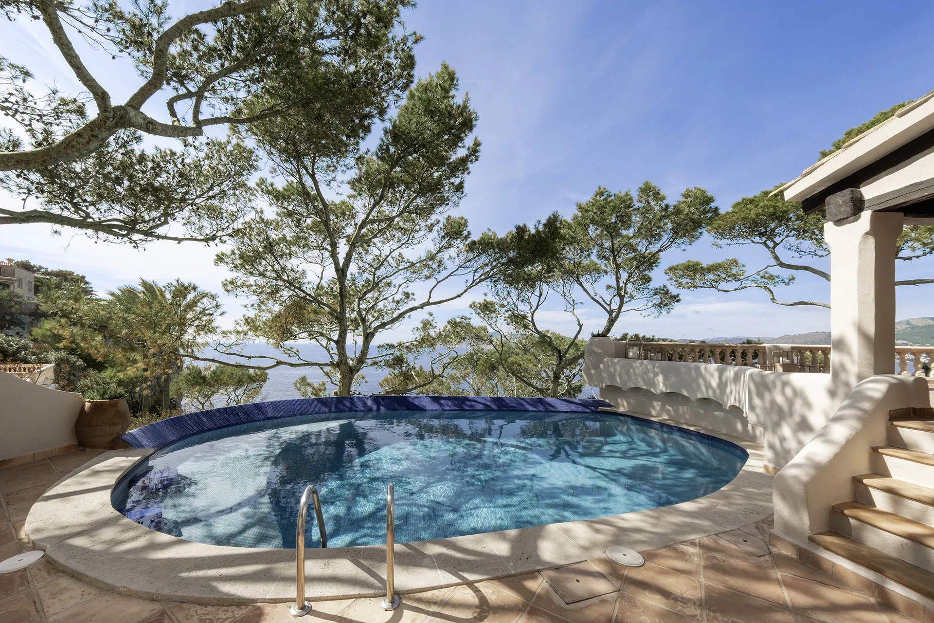 An exceptional seafront retreat-3