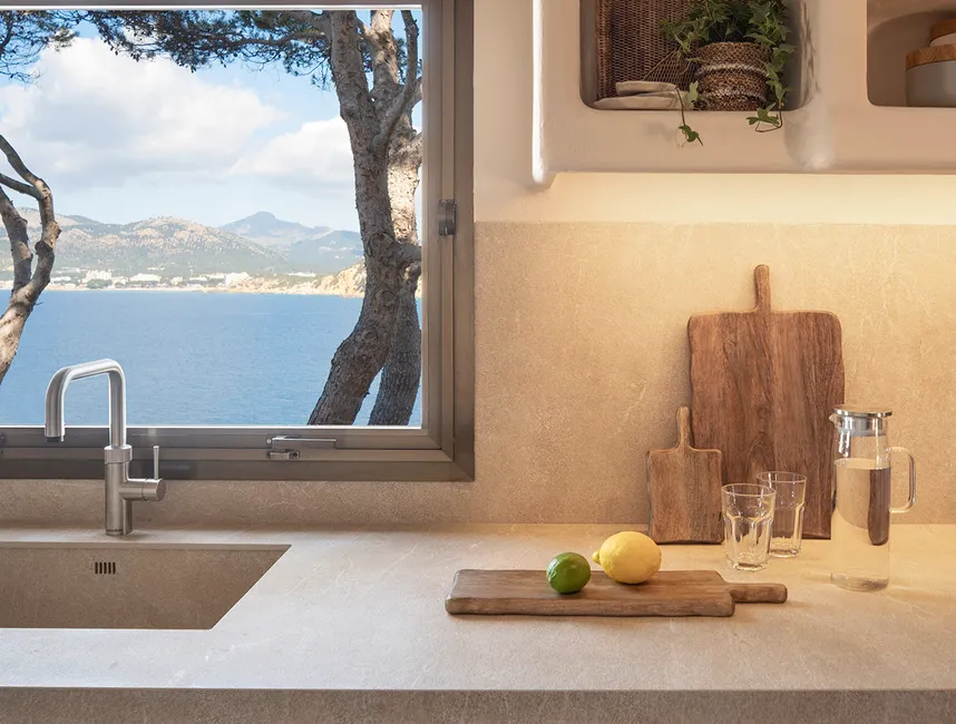 Очаровательная финка у моря с бассейном и видом на закат-10