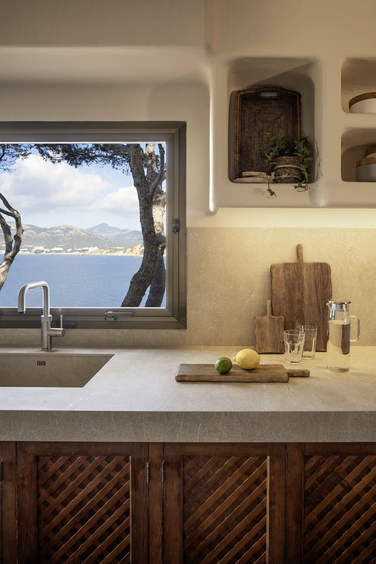 An exceptional seafront retreat-13